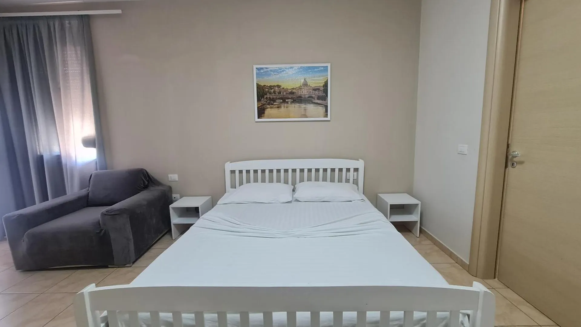 The Place Влёра Апартаменты